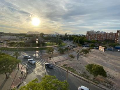 Vista exterior de Pis en venda en Alicante / Alacant amb Aire condicionat, Terrassa i Balcó