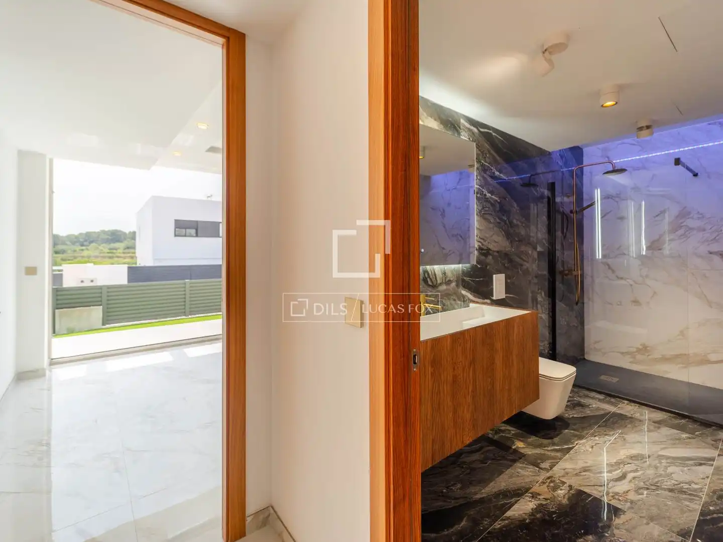 Bathroom of Houses for sale in Torrent  with Air Conditioner, Private garden and Terrace