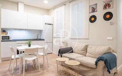 Living room of Flat for sale in  Madrid Capital  with Heating and Furnished