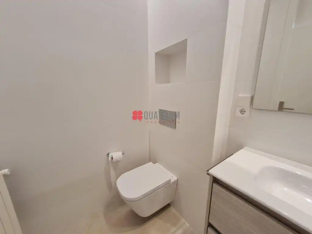 Bathroom of Flat for rent in Santiago de Compostela   with Heating