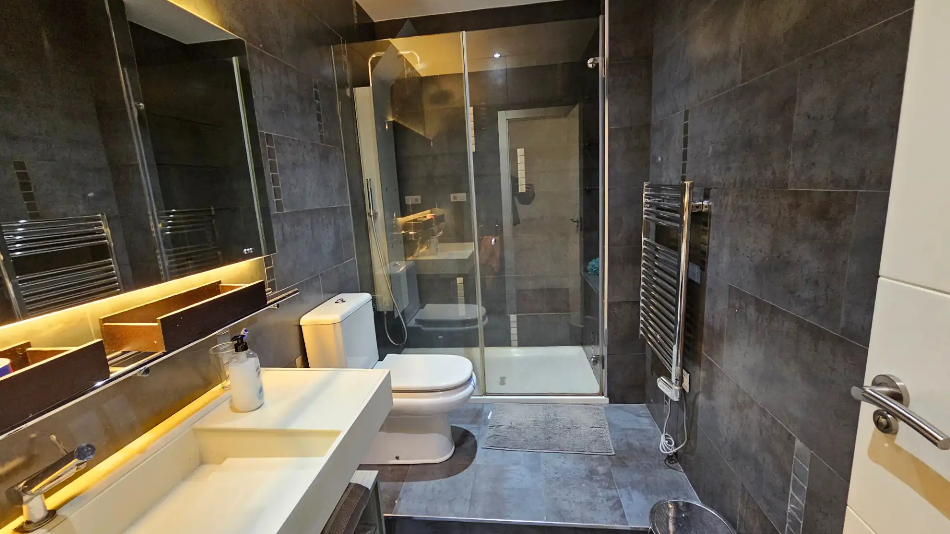 Baño de Piso en venta en Madrid con Aire acondicionado, Calefacción y Jardín privado