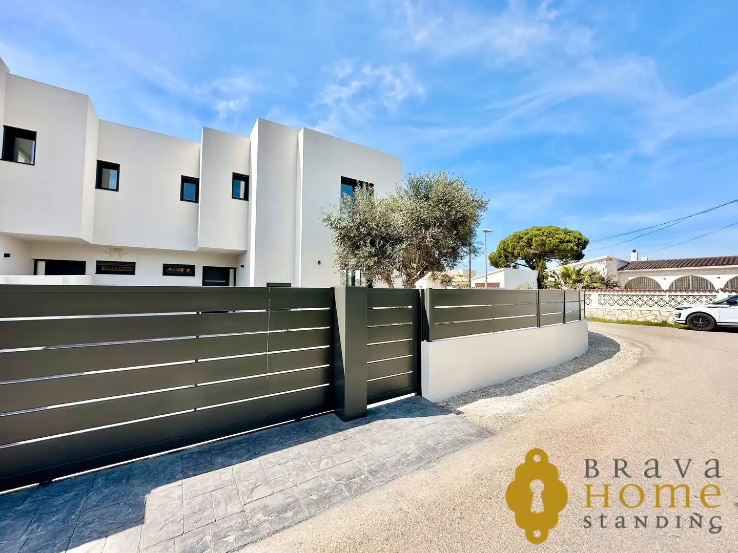 Exterior view of Houses for sale in Empuriabrava  with Air Conditioner, Heating and Private garden