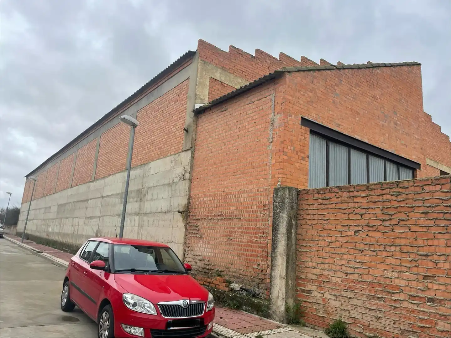 Vista exterior de Nave industrial en venta en Cigales
