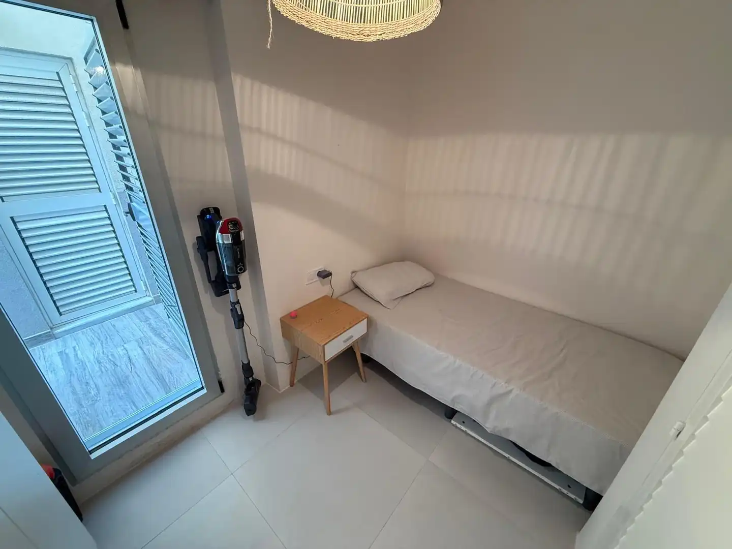 Schlafzimmer von Wohnung zur Miete in Valencia mit Klimaanlage, Terrasse und Möbliert