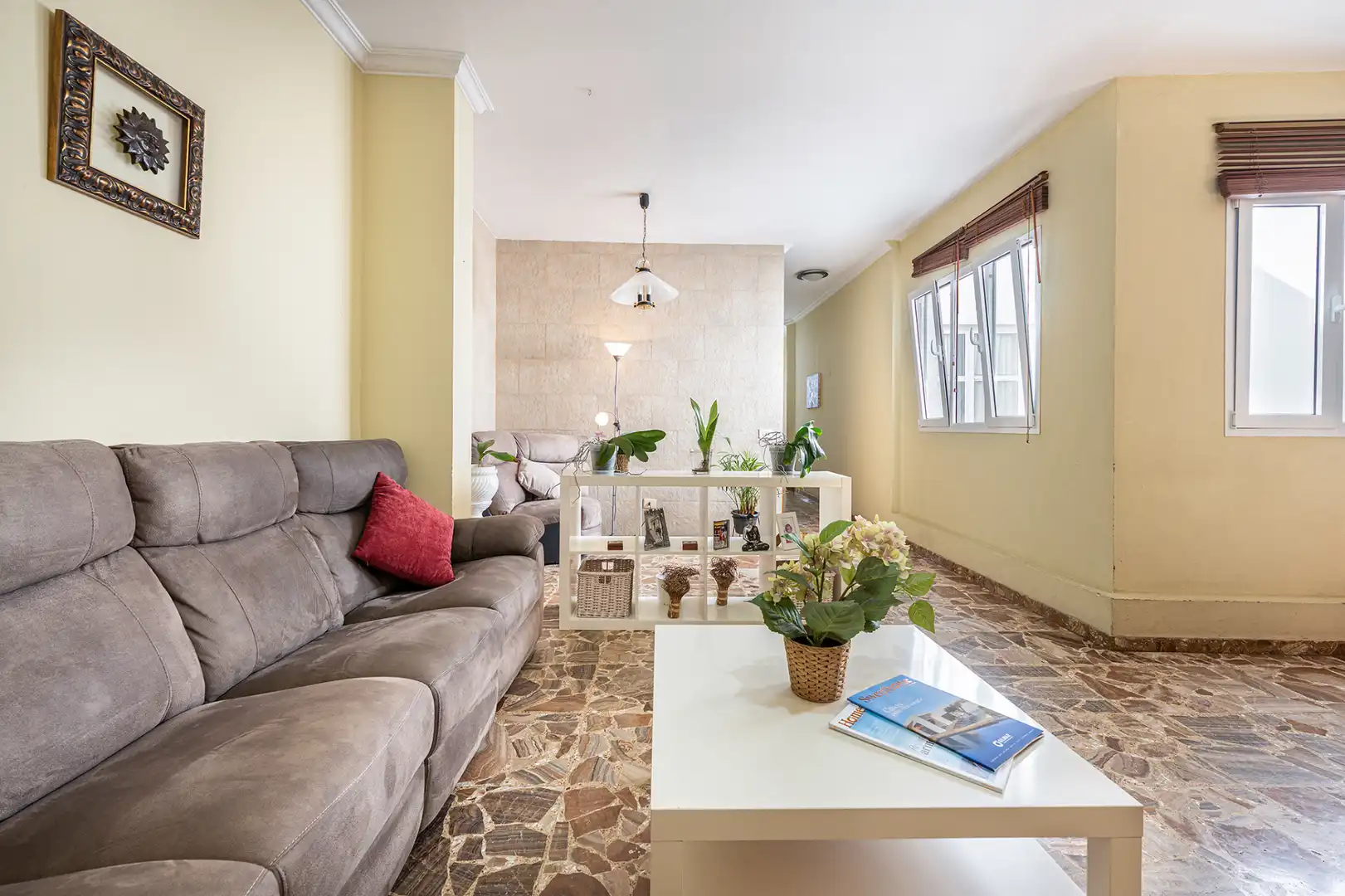 Sala d'estar de Casa adosada en venda en Las Palmas de Gran Canaria amb Terrassa, Moblat i Balcó