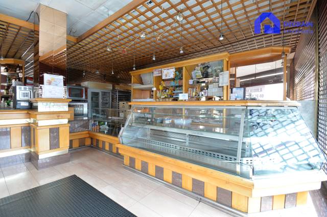 Local comercial en Alquiler en Oviedo - CALLE BERMUDEZ DE CASTRO en Teatinos - Los Prados