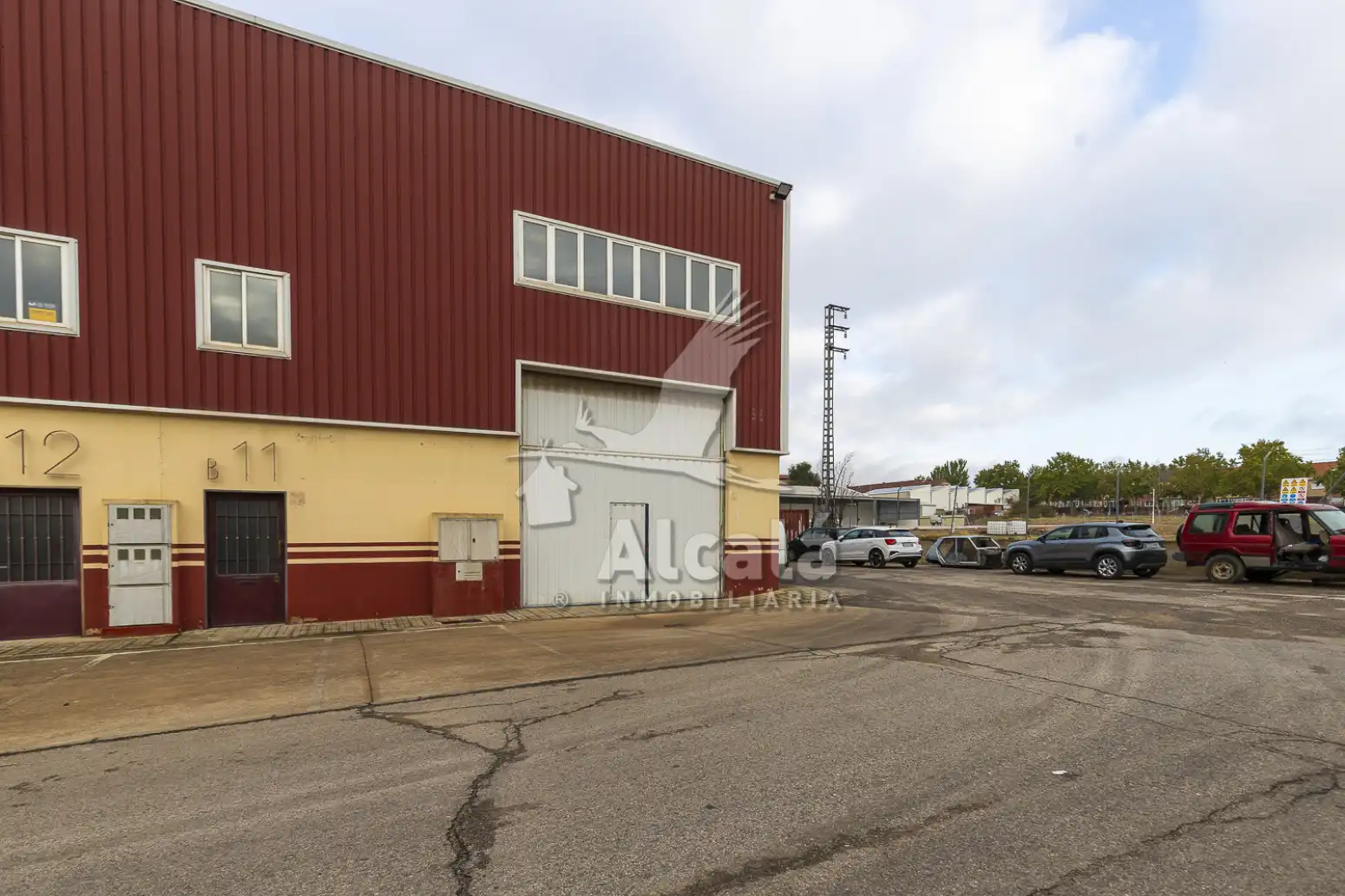 Exterior view of Industrial buildings for sale in Daganzo de Arriba, Madrid