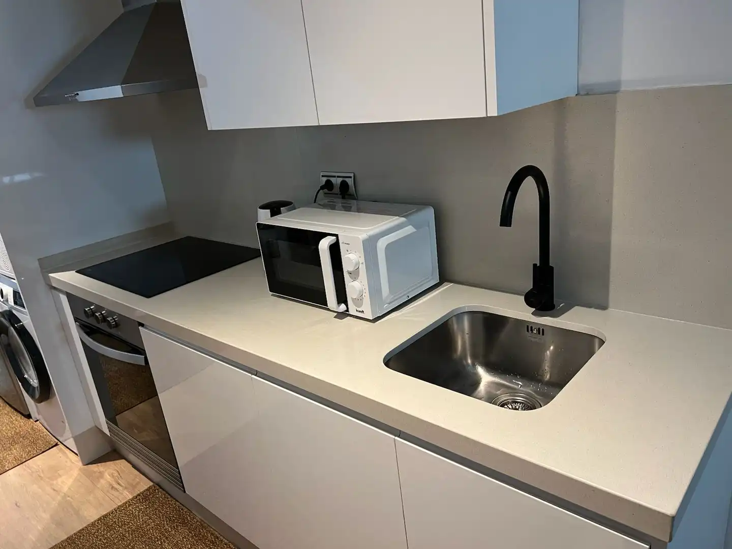 Cocina de Apartamento en venta en Vigo  con Calefacción, Amueblado y Horno