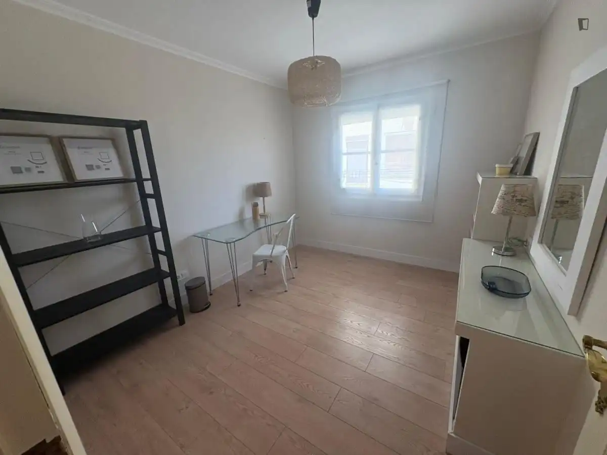 Habitación de Apartamento de alquiler en Valencia con Aire acondicionado y Amueblado
