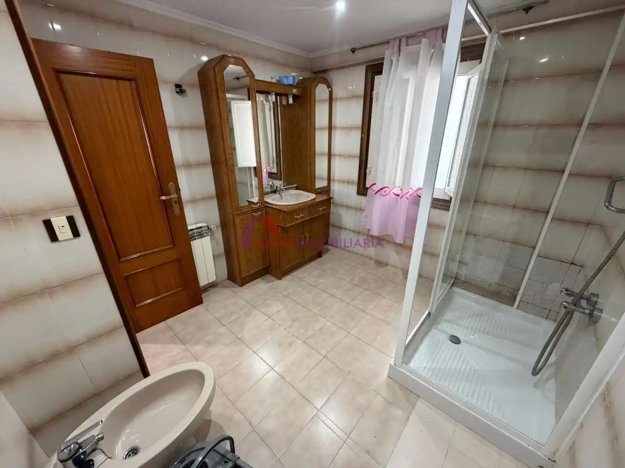Baño de Piso en venta en Burgos con Calefacción, Terraza y Amueblado