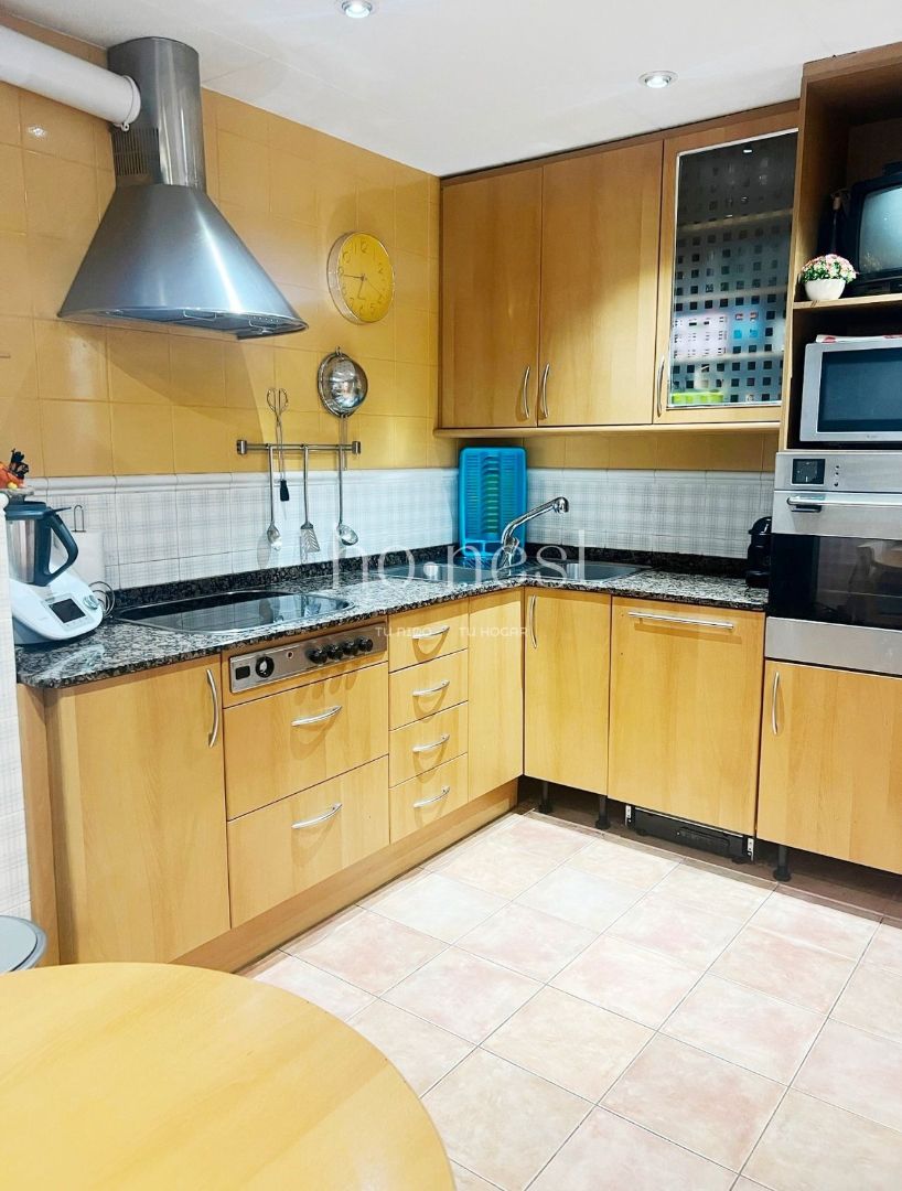 Kitchen of Flat for sale in Vilafranca del Penedès  with Air Conditioner, Heating and Parquet flooring
