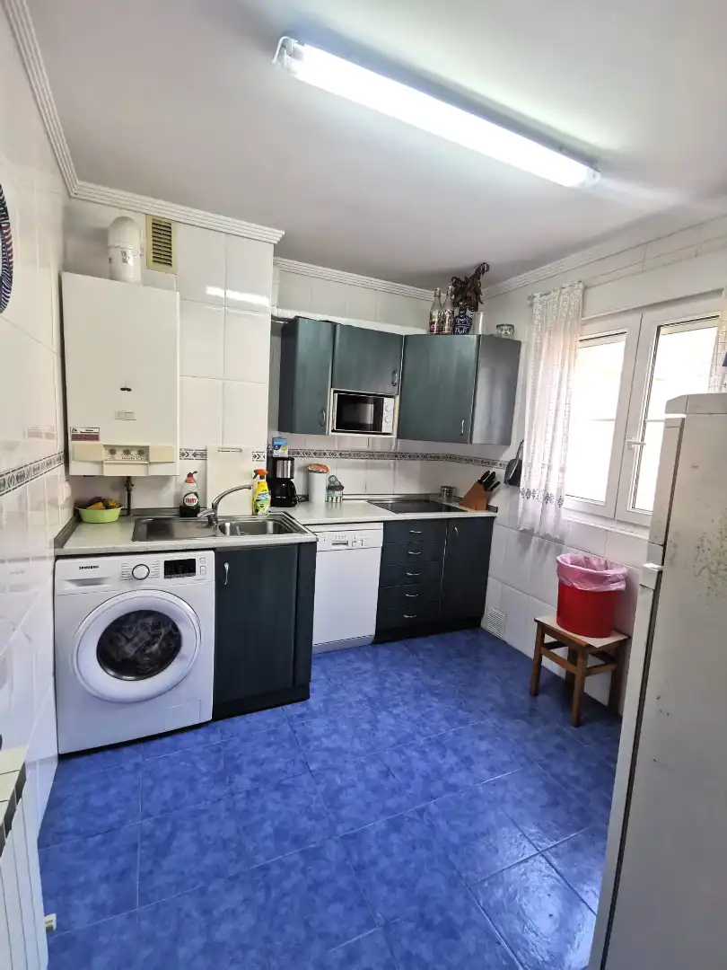 Cocina de Ático en venta en Castro-Urdiales con Calefacción, Terraza y Trastero