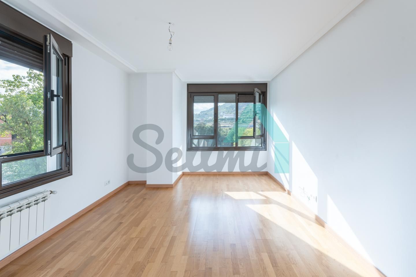 Habitación de Piso en venta en Oviedo  con Calefacción, Parquet y Trastero