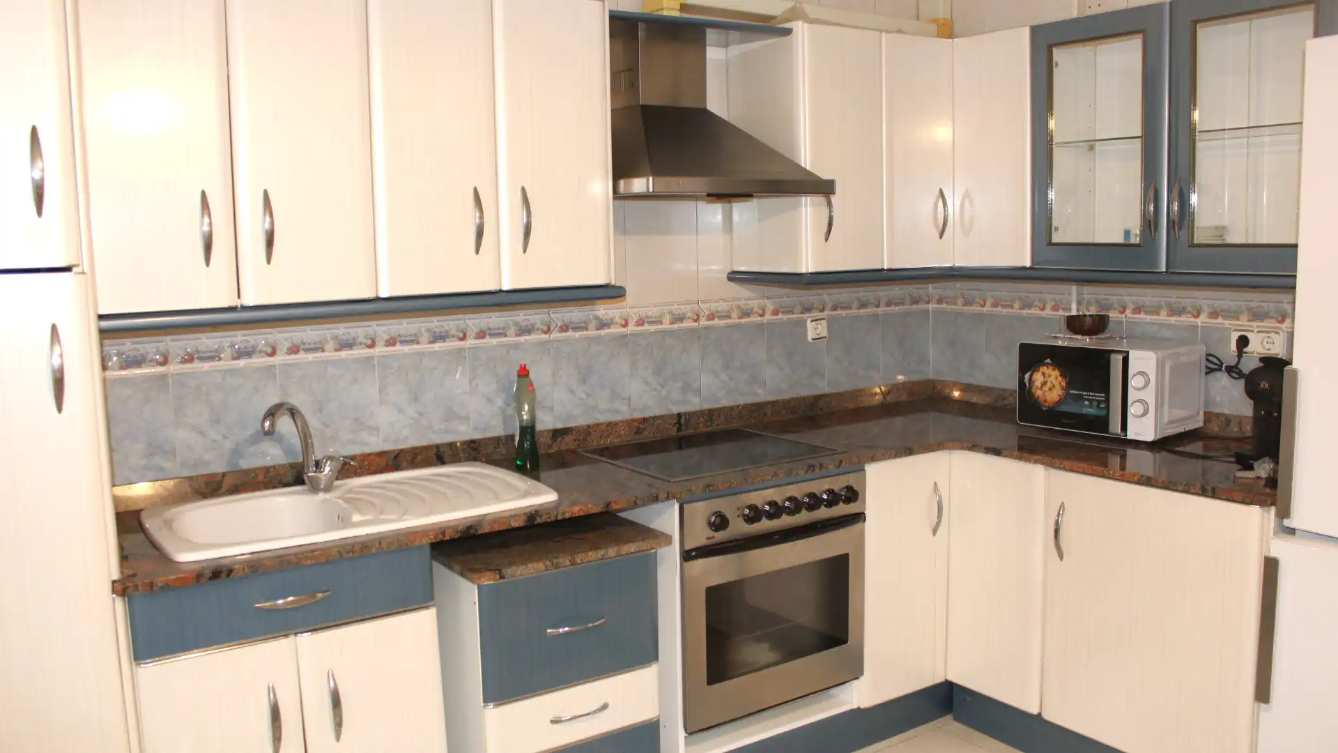 Cocina de Piso en venta en Torrelavega  con Calefacción, Terraza y Amueblado