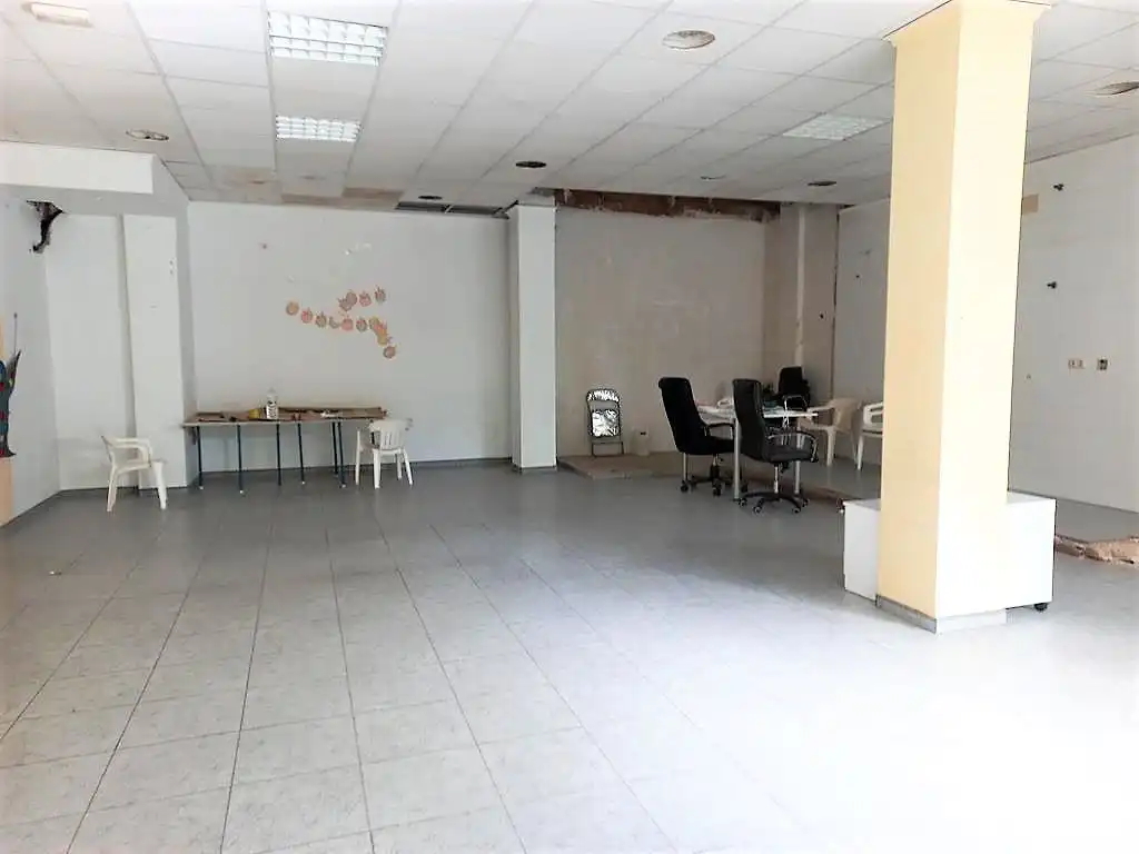 Local comercial de lloguer a La Roda, imagen 2