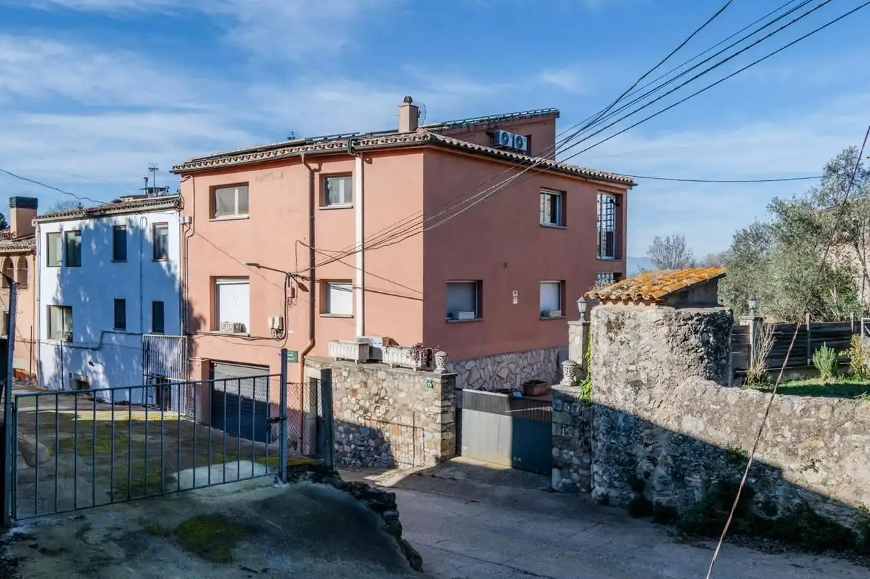 Vista exterior de Casa adosada en venta en Celrà