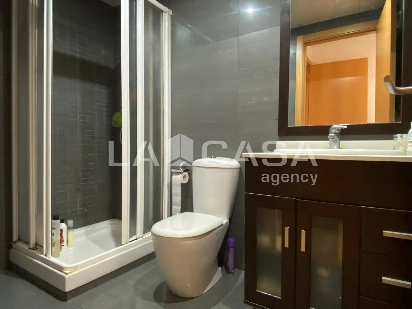 Baño de Ático en venta en Santa Coloma de Gramenet con Calefacción, Terraza y Trastero