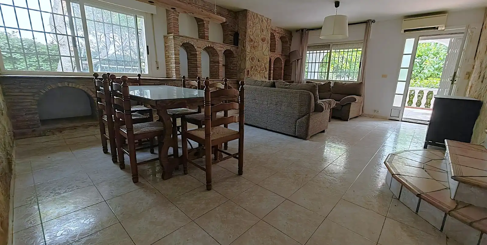 Sala d'estar de Casa o xalet en venda en Castellón de la Plana / Castelló de la Plana amb Aire condicionat, Jardí privat i Terrassa