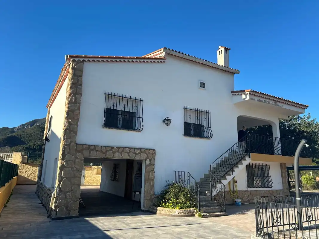 Vista exterior de Casa o xalet en venda en Gandia amb Aire condicionat, Jardí privat i Terrassa