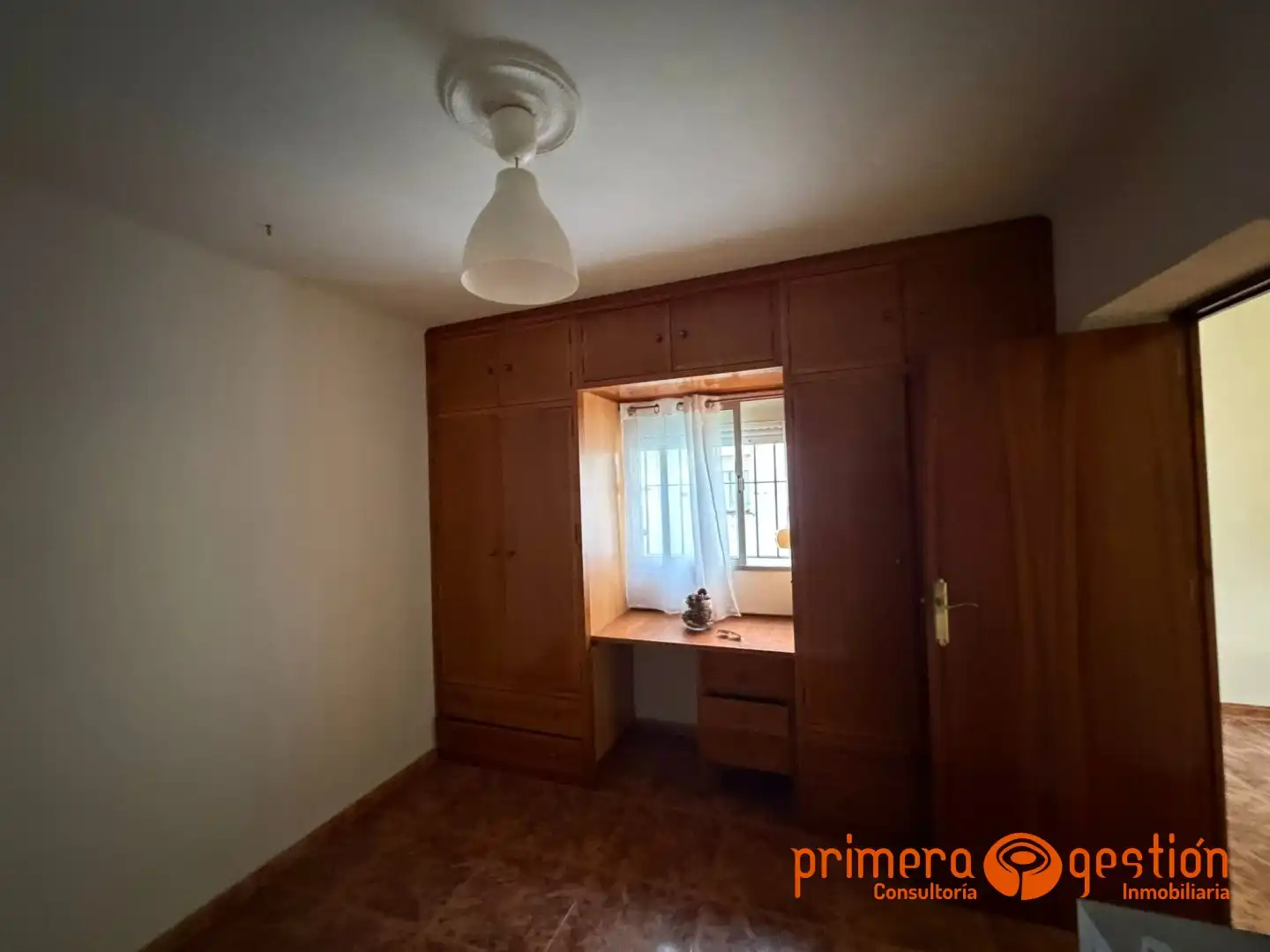 Habitación de Piso en venta en Lora del Río con Trastero, Amueblado y Balcón