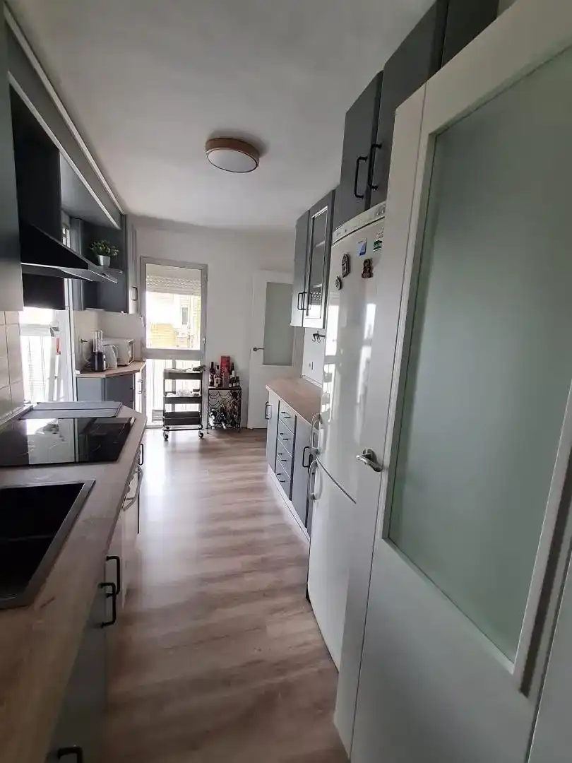 Kitchen of Flat for rent in  Sevilla Capital  with Air Conditioner and Balcony