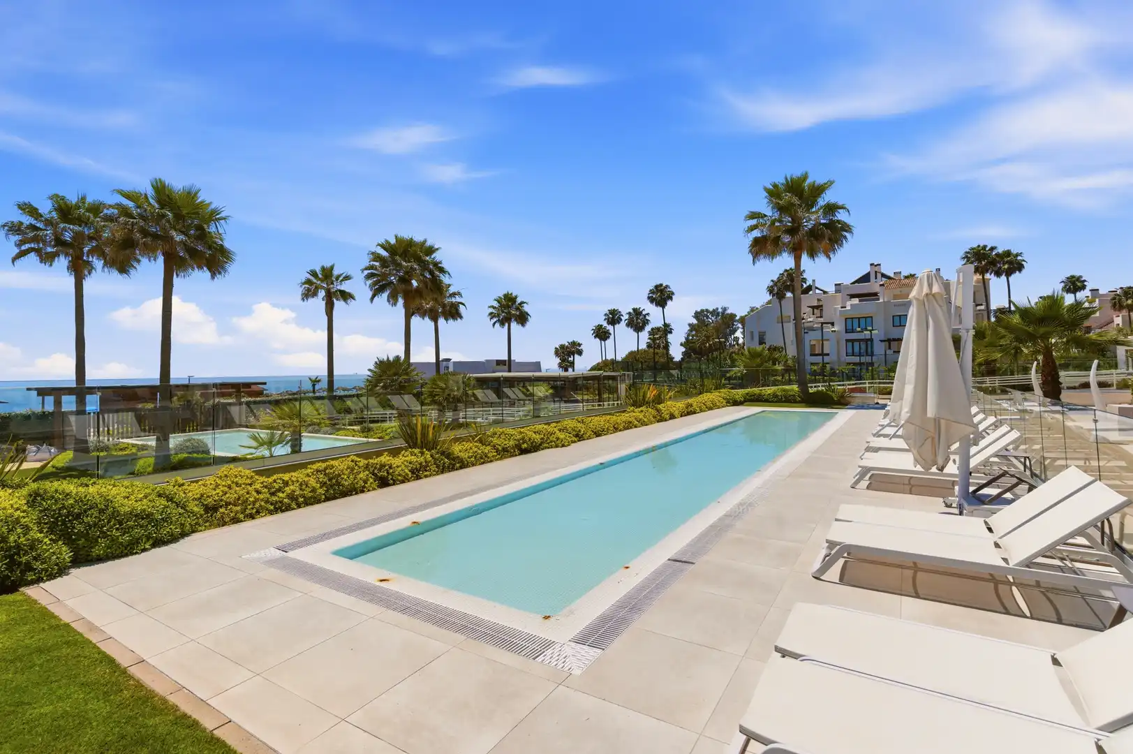 Piscina de Casa adosada en venda en Estepona amb Aire condicionat, Jardí privat i Terrassa