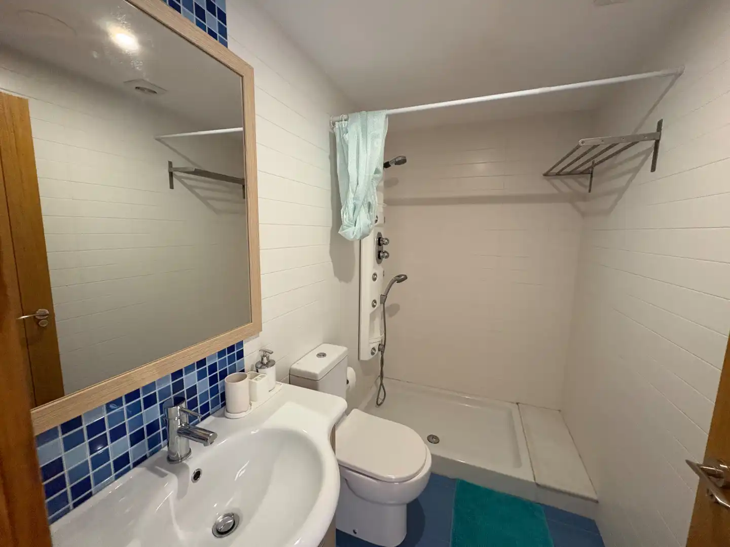 Baño de Piso de alquiler en Narón con Calefacción, Trastero y Amueblado