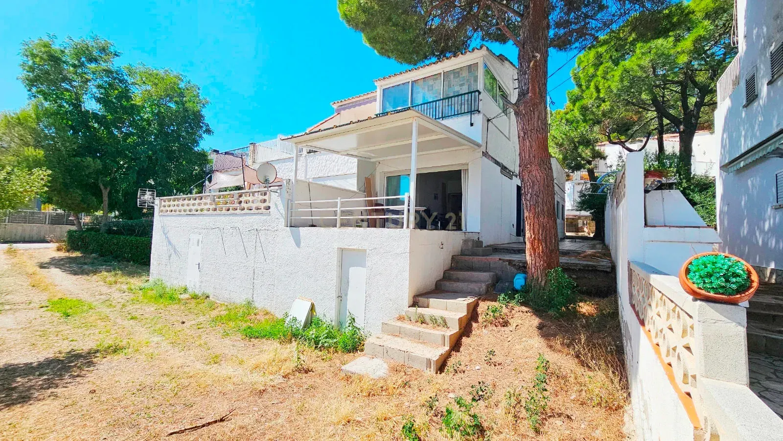 Außenansicht von Wohnungen zum verkauf in Llançà mit Privatgarten