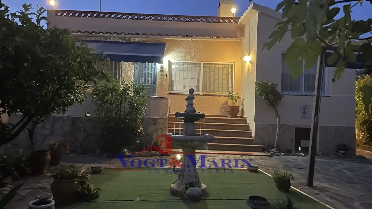Vista exterior de Casa o xalet en venda en Roses amb Aire condicionat, Calefacció i Jardí privat