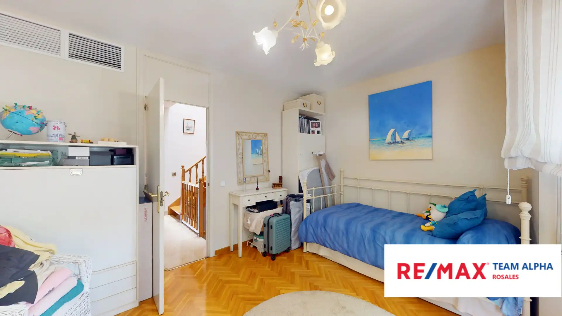 Dormitori de Casa o xalet en venda en Madrid amb Aire condicionat, Calefacció i Jardí privat