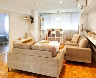 Living room of Flat to rent in  Madrid Capital  with Air Conditioner, Heating and Furnished