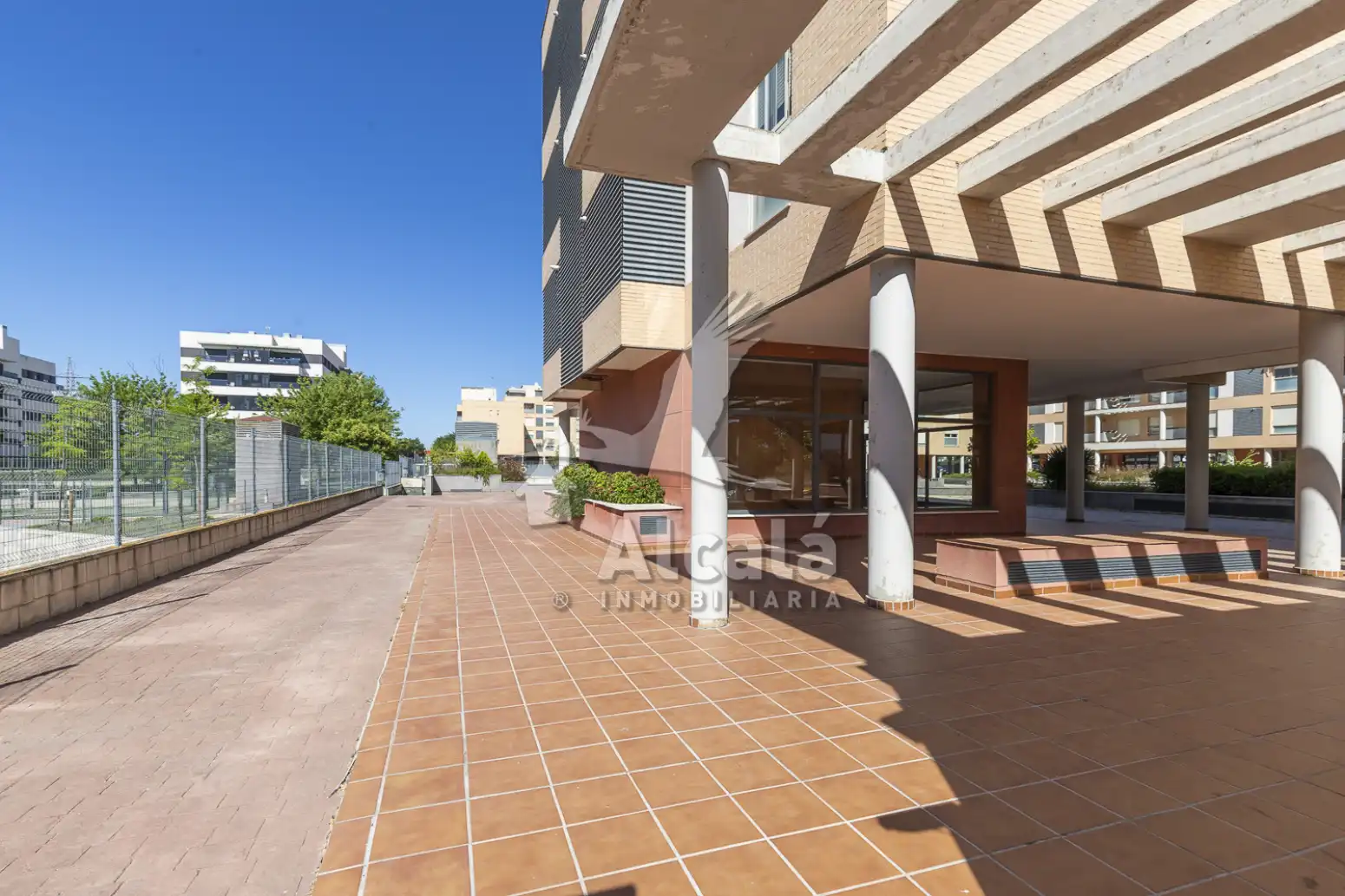 Außenansicht von Wohnung zum Verkauf in Alcalá de Henares mit Klimaanlage, Heizung und Privatgarten