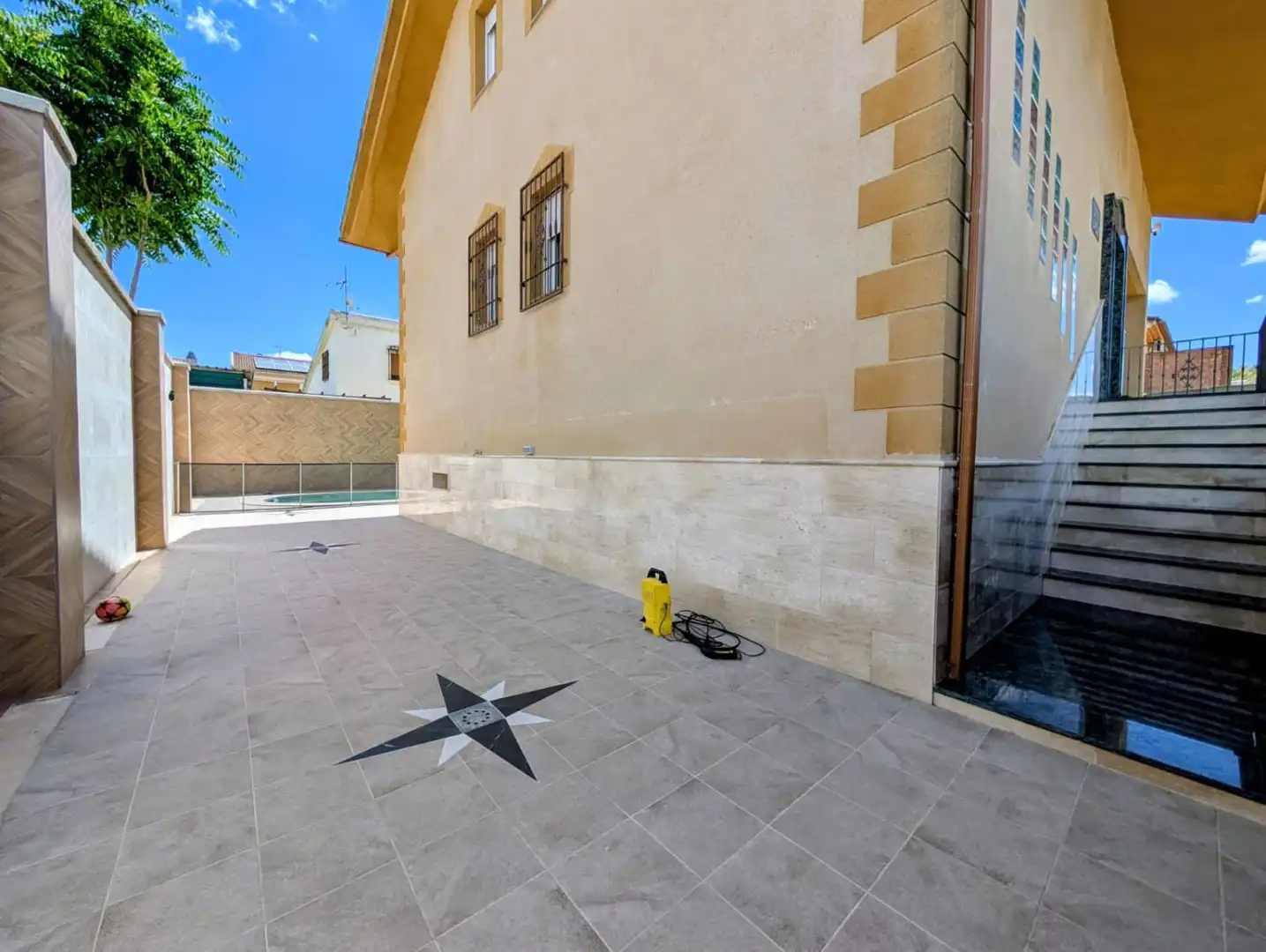 Vista exterior de Casa o xalet en venda en Huétor Tájar amb Aire condicionat, Calefacció i Terrassa