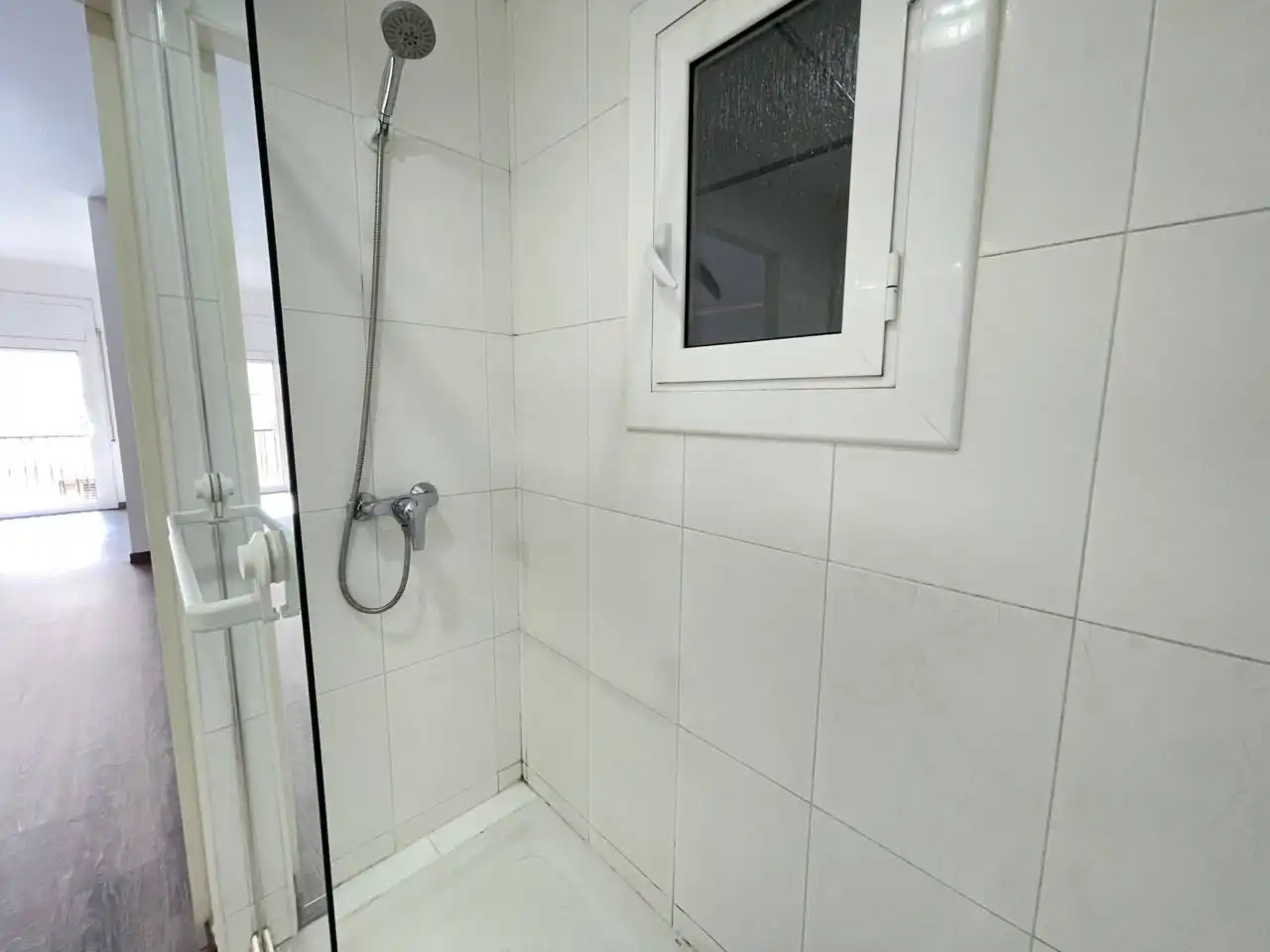 Bathroom of Flat for rent in Barcelona  with Parquet flooring