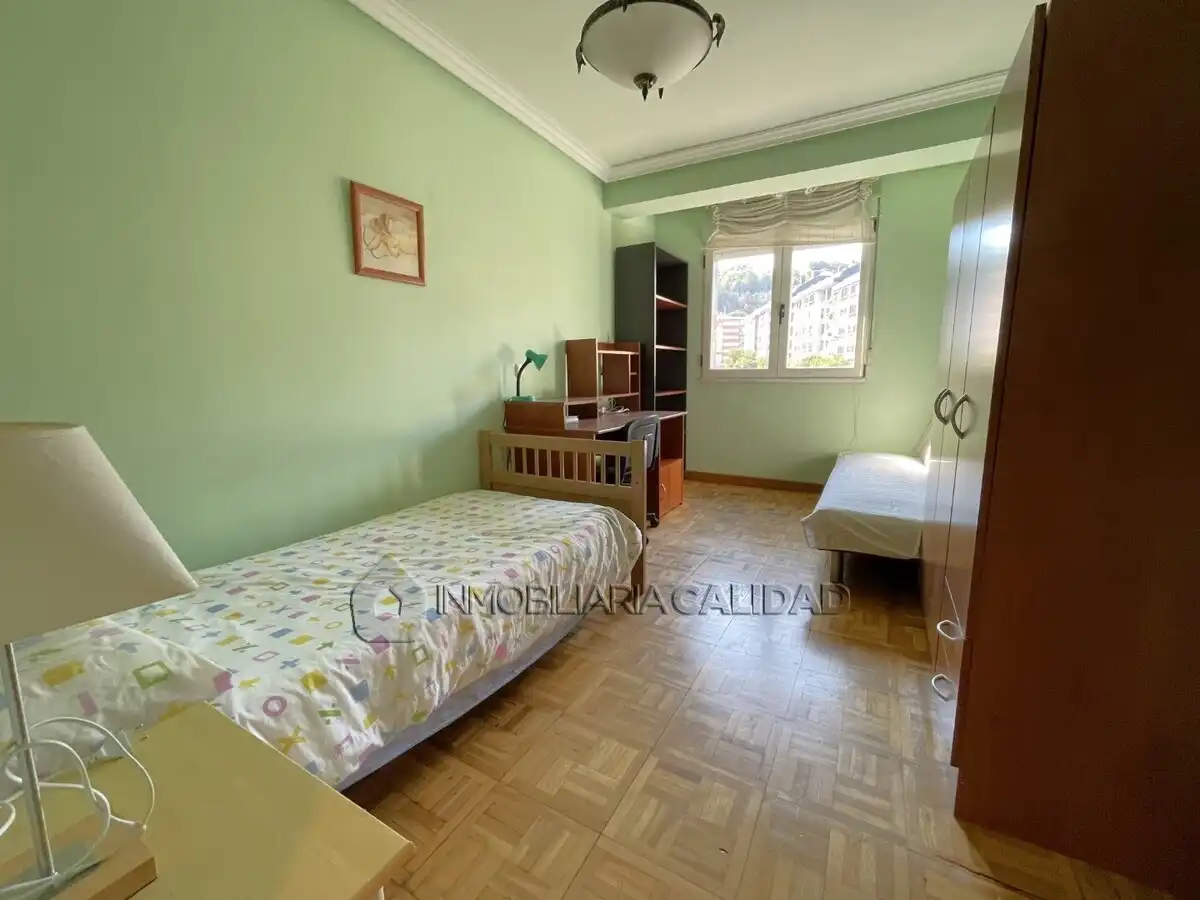 Bedroom of Flat for rent in Burgos  with Heating, Terrace and Furnished