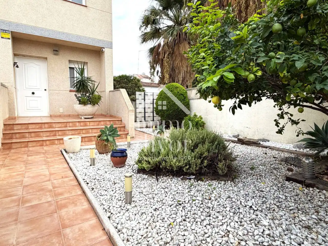 Casa aparellada amb jardí en venda a Calle Barcelona, imagen 3