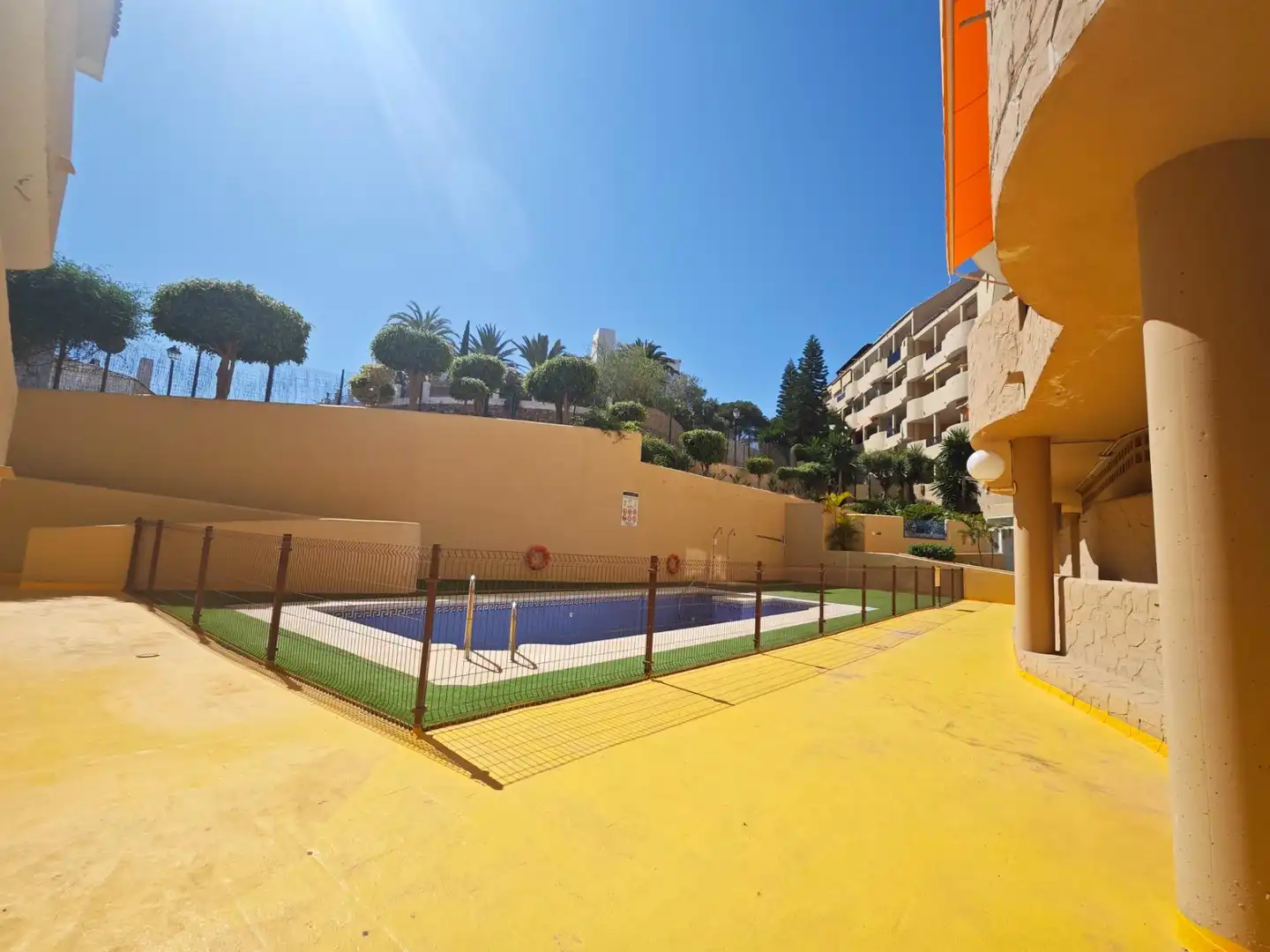 Piscina de Estudio de alquiler en Fuengirola con Aire acondicionado, Jardín privado y Terraza