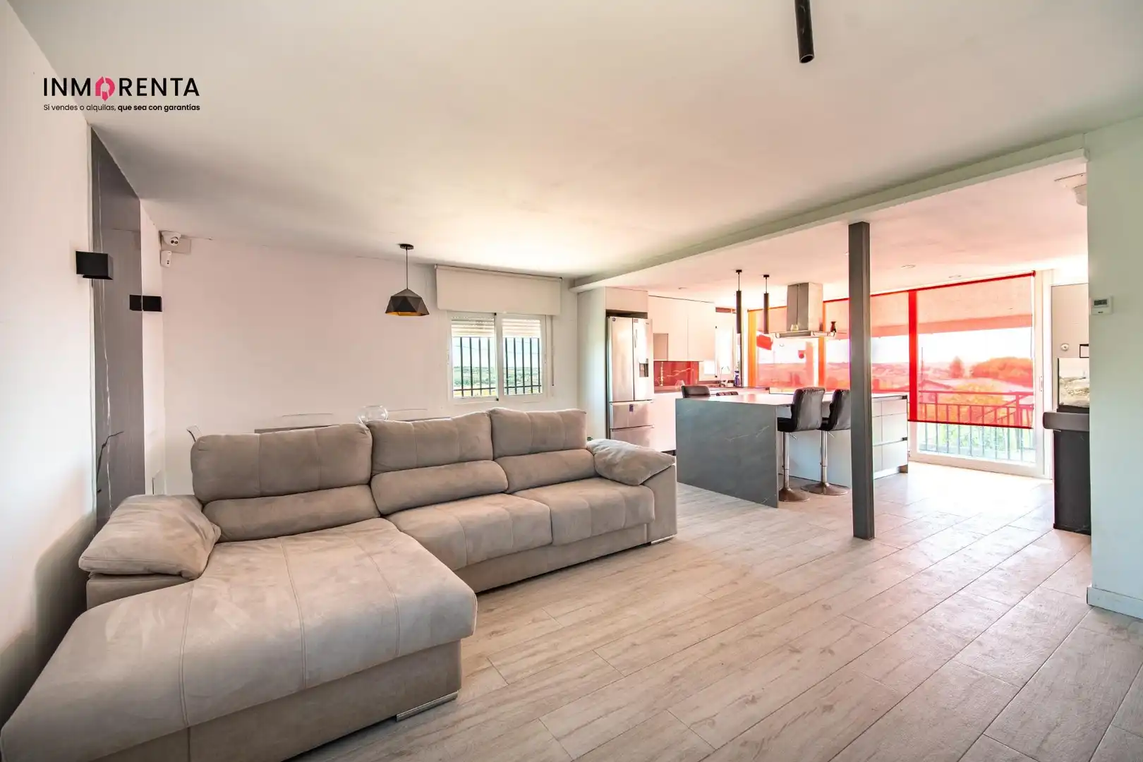 Sala d'estar de Casa o xalet en venda en El Viso de San Juan amb Calefacció, Jardí privat i Piscina