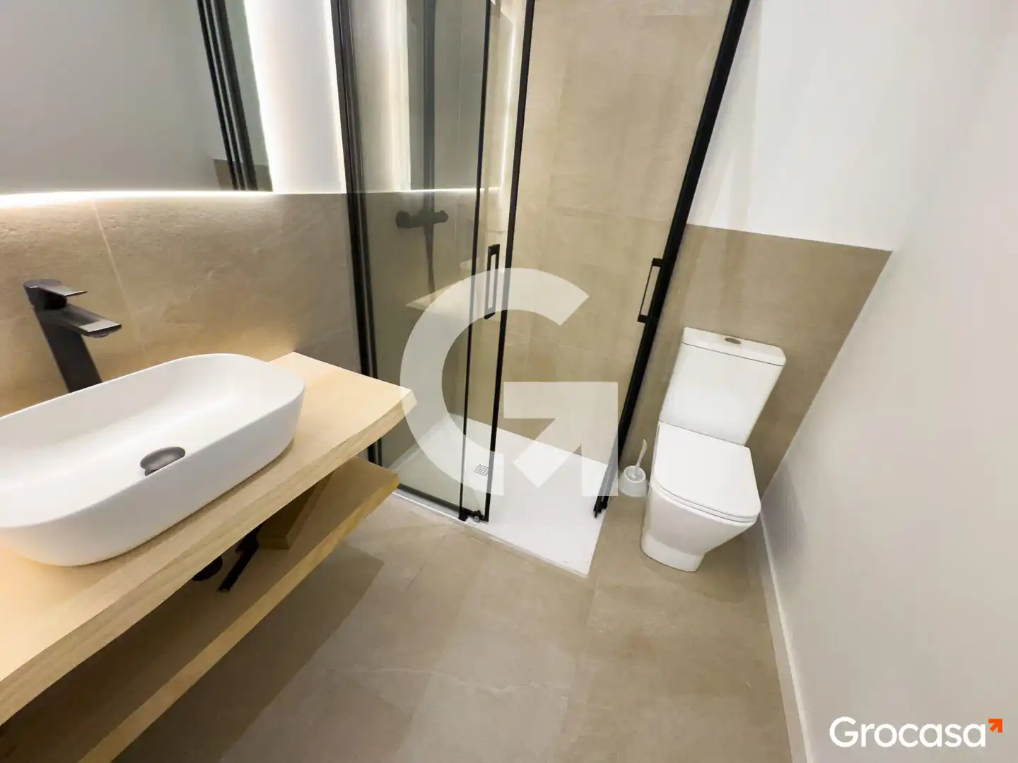 Baño de Piso en venta en Barcelona con Aire acondicionado, Calefacción y Horno
