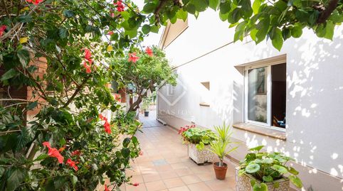 Casa unifamiliar a reformar de 6 dormitorios con garaje y jardín pavimentado en venta en La MirandaCiudad Diagonal, Esplugues de L