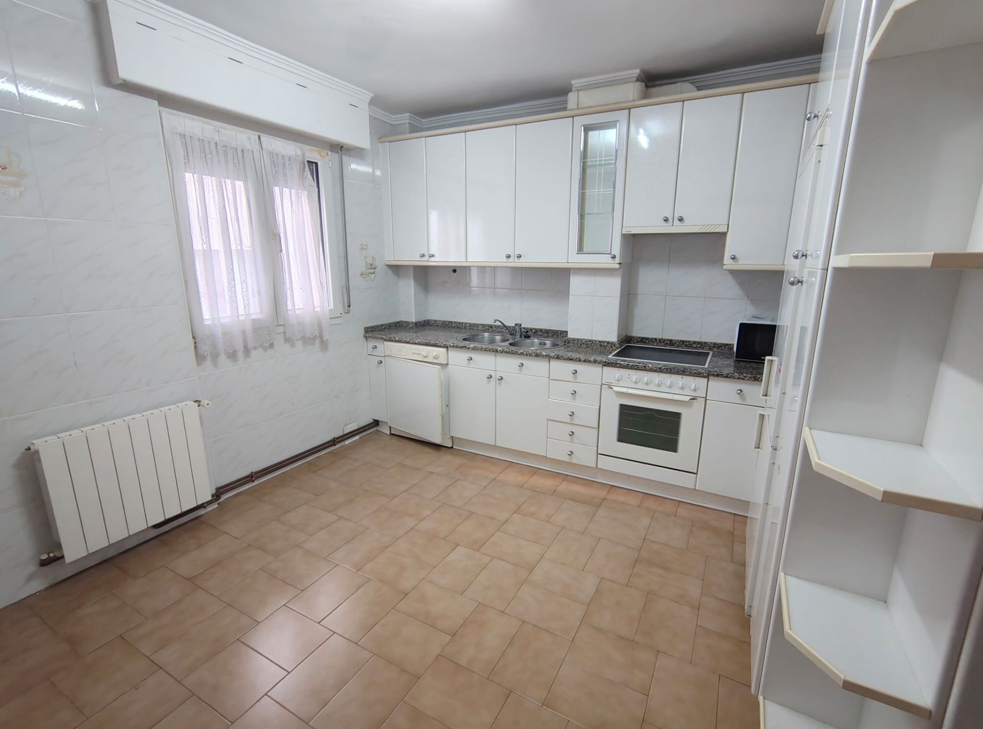 Kitchen of Flat for sale in Portugalete  with Storage room and Balcony