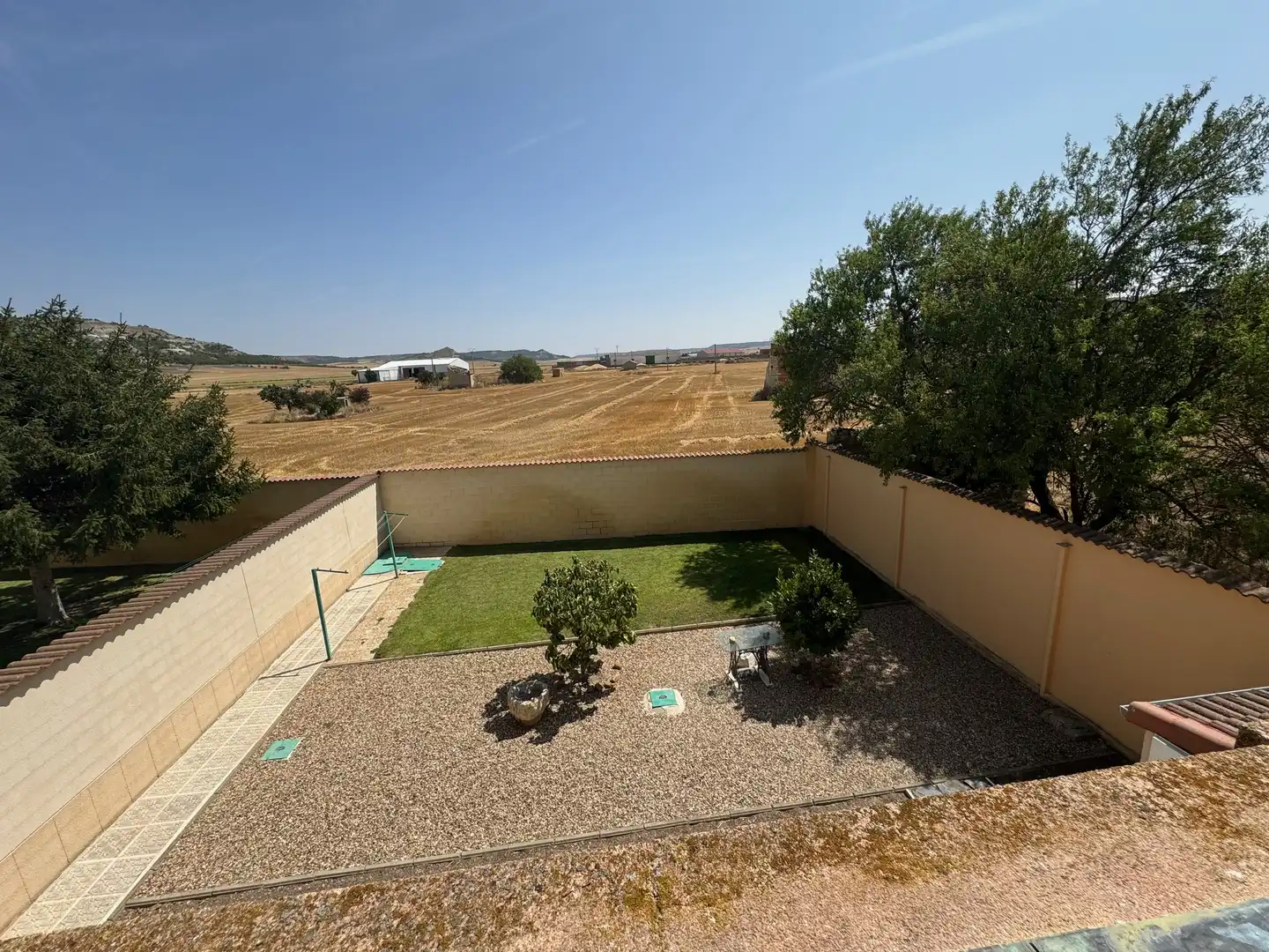 Casa adosada en venta en Valoria la Buena con Calefacción, Jardín privado y Parquet