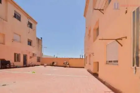 Außenansicht von Wohnung zum Verkauf in Atarfe