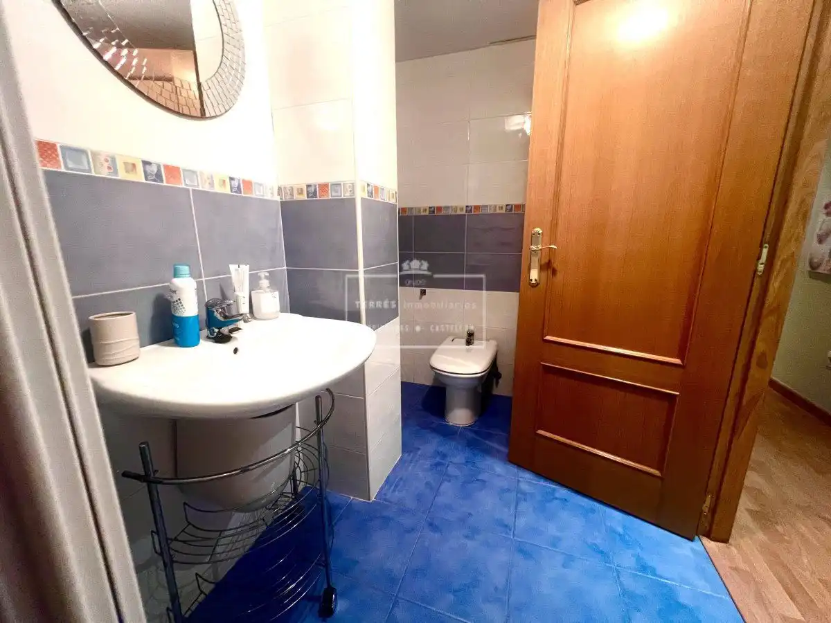 Baño de Piso en venta en Castellón de la Plana / Castelló de la Plana con Aire acondicionado, Calefacción y Terraza
