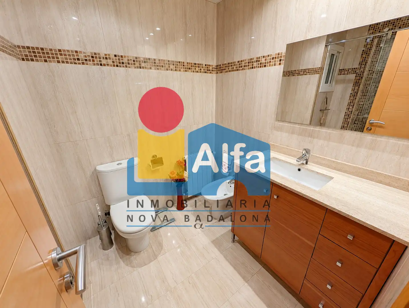 Baño de Piso en venta en Badalona con Aire acondicionado, Calefacción y Jardín privado