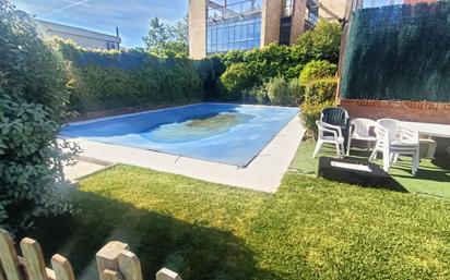 Piscina de Casa adosada en venda en  Madrid Capital amb Calefacció, Jardí privat i Terrassa