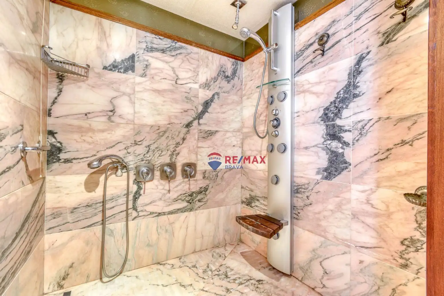 Bany de Casa o xalet en venda en Roses amb Aire condicionat, Jardí privat i Terrassa