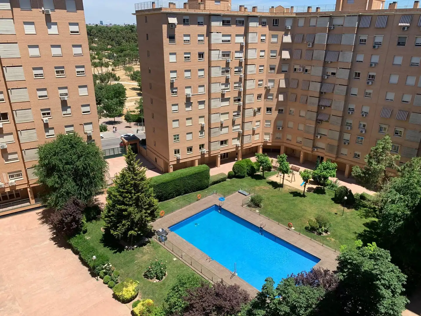 Außenansicht von Wohnung zum Verkauf in Madrid mit Klimaanlage, Heizung und Gemeinschaftspool