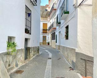 Vista exterior de Casa adosada en venda en Otívar amb Calefacció, Terrassa i Moblat