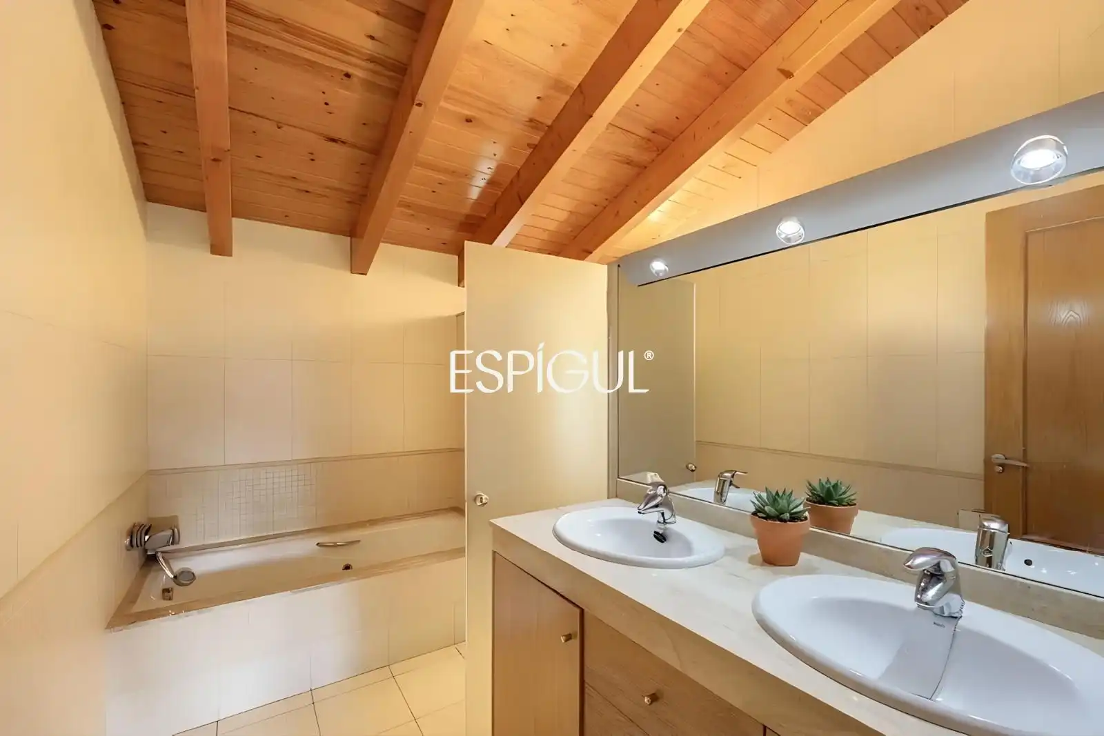 Bathroom of Houses for sale in Sant Cugat del Vallès  with Air Conditioner, Heating and Storage room